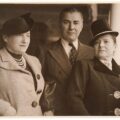 Elsa Schiaparelli hats - Helena Rubinstein and her husband Prince Gurielli-Tchkonia in Sydney, Australia, 31 October 1938 - photographer Sam Hood