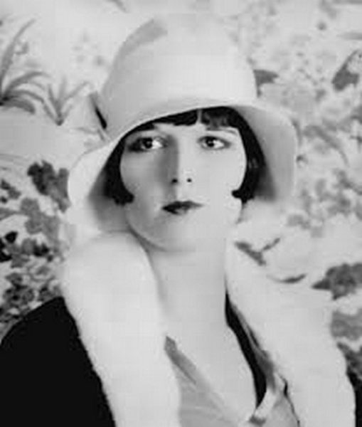Actress Louise Brooks with cloche and bobbed hair Actress Louise Brooks with cloche and bobbed hair