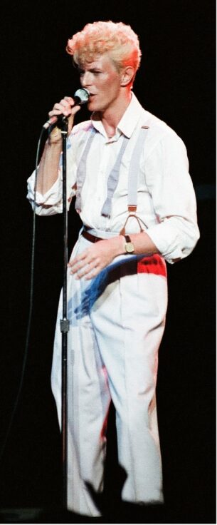 Bowie in 1983 performing on stage _serious moonlight tour