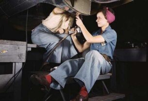 Women working on a plane, lookimg capable and stylish