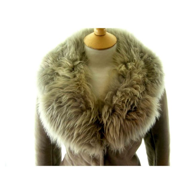 Ladies-beige-Sheepskin-Fur-Trim-vintage-coat--front-close-up
