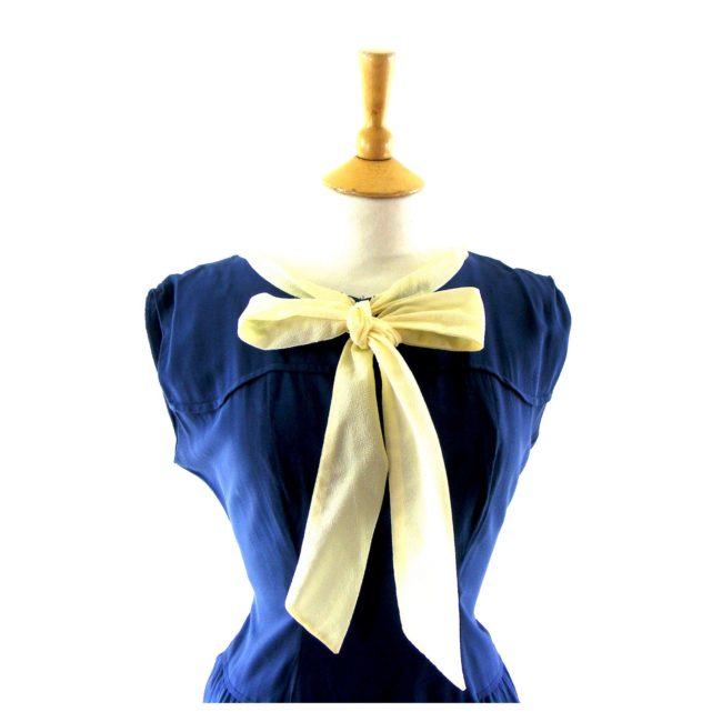 blue 1950s dress,close up