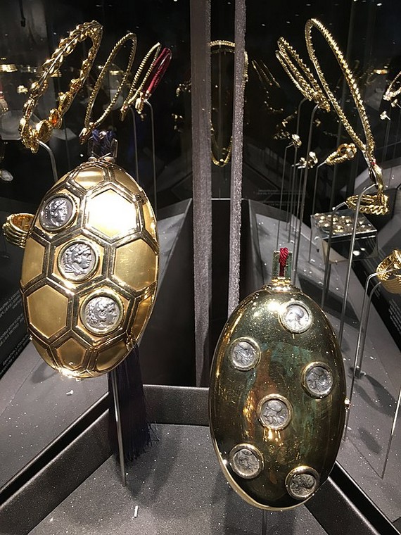 Melone bags by Bulgari, Monete Collection, 1971 . Melone bags by Bulgari, Monete Collection, 1971 .