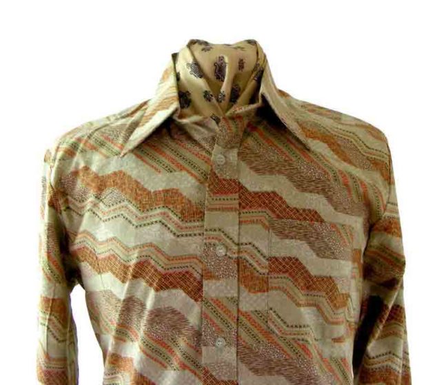 Multicoloured 70s shirt - close up