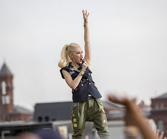 Gwen Stefani onstage with No Doubt Gwen Stefani onstage with No Doubt