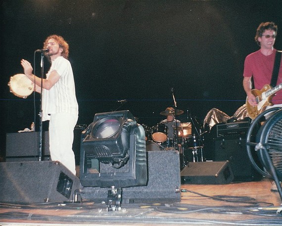PearlJam-onstage PearlJam-onstage