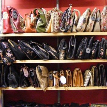 Vintage shopping online