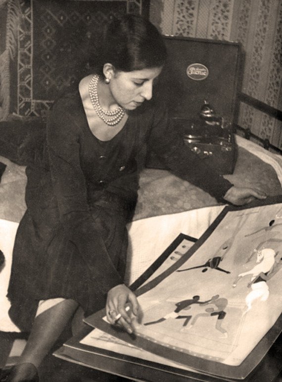 Photo of the artist.