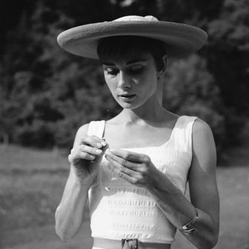 fashion style icons.Audrey_Hepburn.(https://creativecommons.org/licenses/by-sa/4.0)], via Wikimedia Commons
