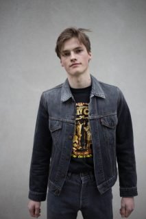 Hugo models gunmetal blue Levi’s jacket from Blue17 vintage