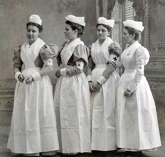 Five classic vintage workwear styles - American Red Cross nurses in Tampa, 1898