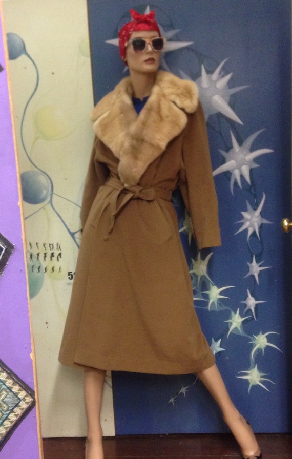 Vintage Winter Coats For Women - 1950s beige wool fur trim coat Vintage Winter Coats For Women - 1950s beige wool fur trim coat