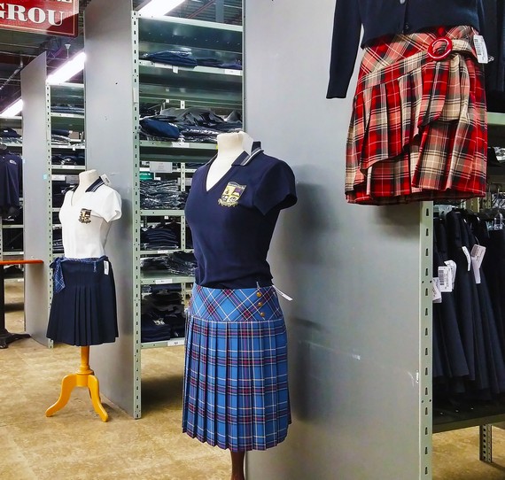 Seven 90s Clothing Styles - Mini Plaid skirts in the 90s Seven 90s Clothing Styles - Mini Plaid skirts in the 90s
