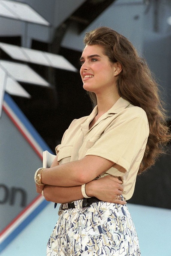 What clothing trends were popular in the 80s - Brooke Shields in 1986 What clothing trends were popular in the 80s - Brooke Shields in 1986