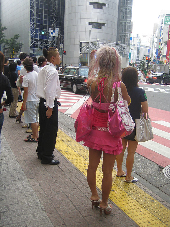 wear neon coloured clothing in the 80s 