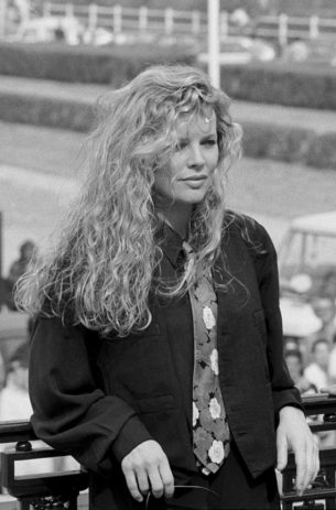 amazing 80s womens clothes-Kim Basinger