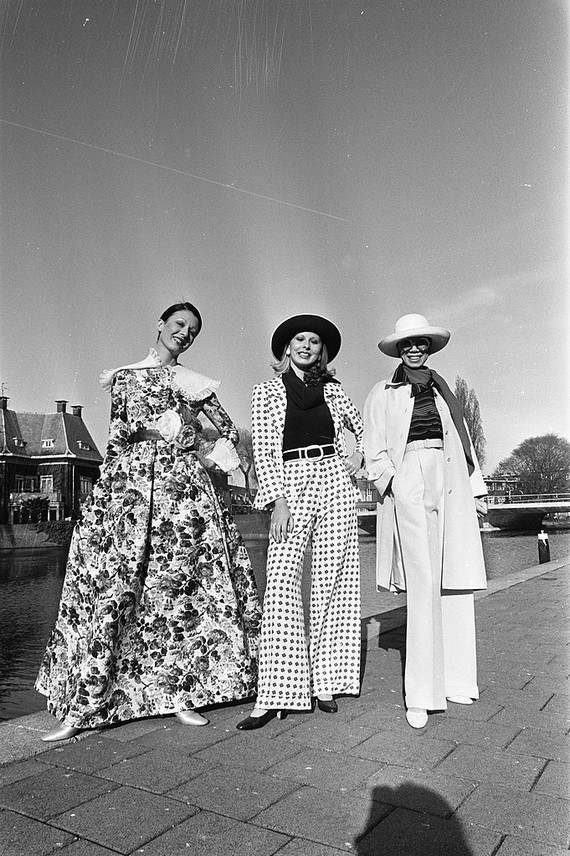 Mannequins modeling Nina Ricci clothes at the Hilton hotel, Bestanddeelnr Mannequins modeling Nina Ricci clothes at the Hilton hotel, Bestanddeelnr