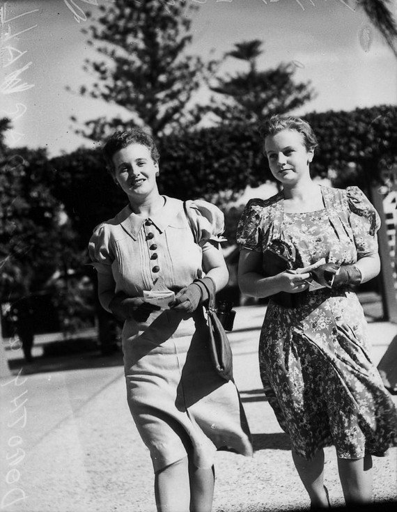 40s 50s Fashion - Two young women at the races, Brisbane, 1940.jpg 40s 50s Fashion - Two young women at the races, Brisbane, 1940.jpg