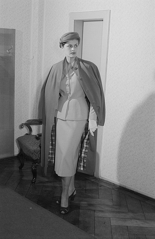 Woman wears cream two peice ensembl with pencil skirt, 1954 Woman wears cream two peice ensembl with pencil skirt, 1954