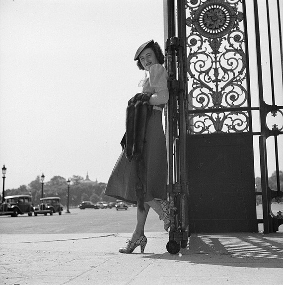 The 40s fashion - Model in the Parc des Tuileries, Place de la Concorde in Paris 1948 The 40s fashion - Model in the Parc des Tuileries, Place de la Concorde in Paris 1948