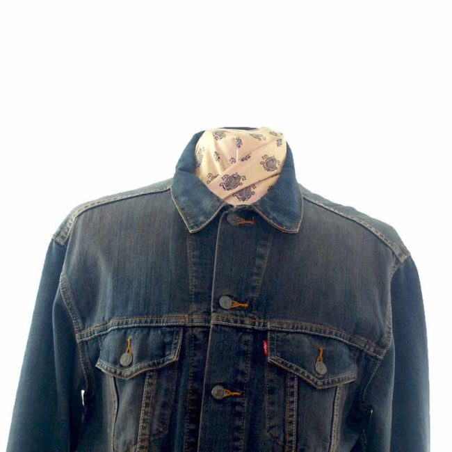 Close up front of Trucker Vintage levis Denim Jacket