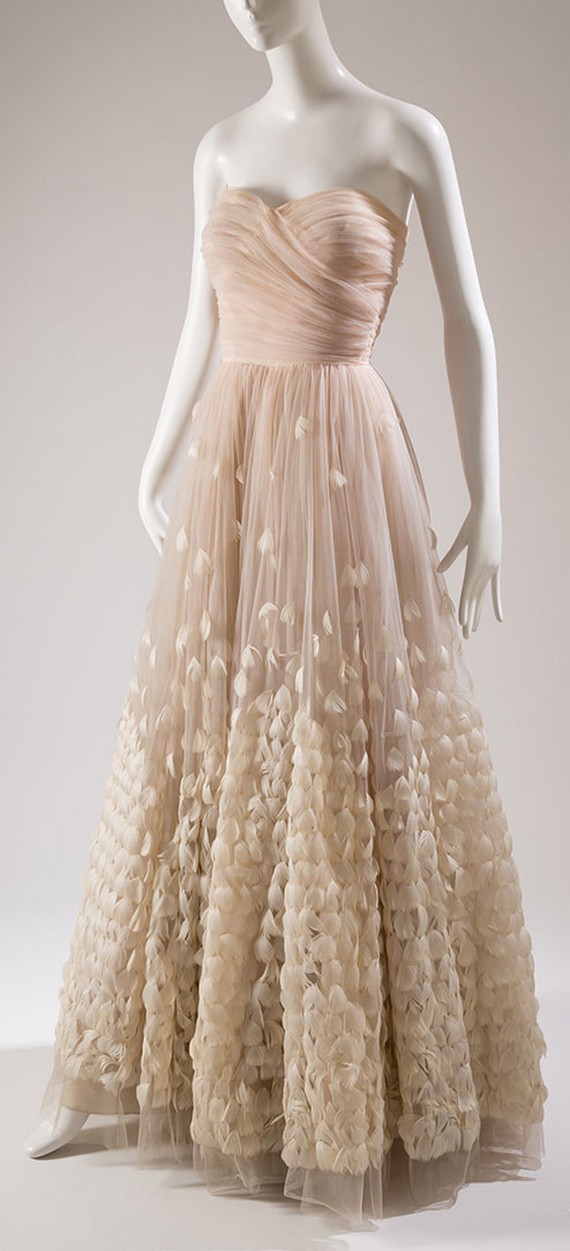 Tulle and feathers, Pierre Balmain ,Angel evening dress, 1946 Tulle and feathers, Pierre Balmain ,Angel evening dress, 1946