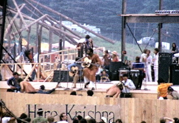 Richie Havens performs at the Woodstock Festival, August 1969 Richie Havens performs at the Woodstock Festival, August 1969