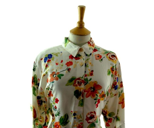 90s-white-floral-blouse front close up
