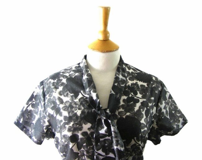 60s Floral Print Pussy Bow Blouse - 12 - Image 2
