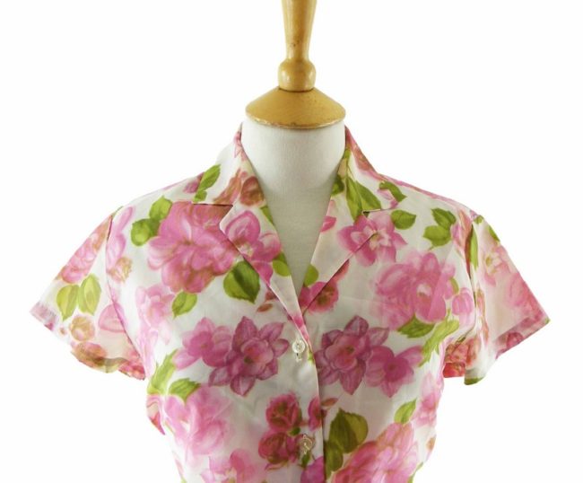 Close-up-of-60s-Rose-Print-Short-Sleeved-Blouse