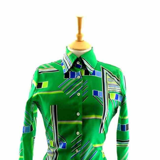 Close-up-of-70s-Green-Geometric-Graphics-Blouse
