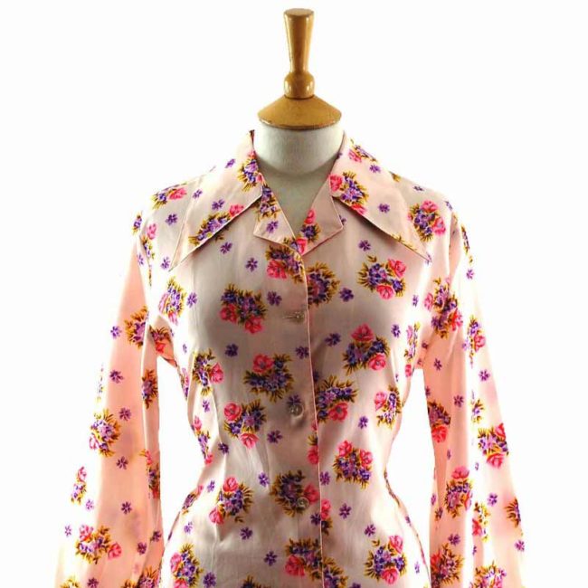 Close-up-of-70s-Long-Sleeved-Pink-Floral-Print-Blouse