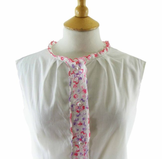 Close-up-of-70s-White-Multicoloured-Embroidery-Sleeveless-Blouse