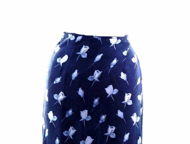 90s Navy Rose Printed Wrap Skirt - 8 - Image 2