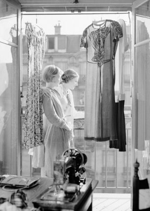 fashion in the 30s, two Women standing on balcony of atelier, 1937