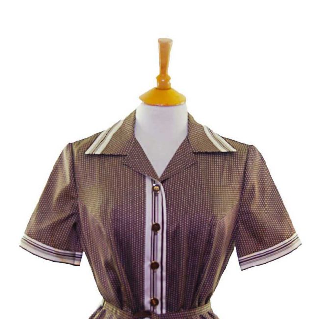 close-up-of-70s-Brown-Blouse