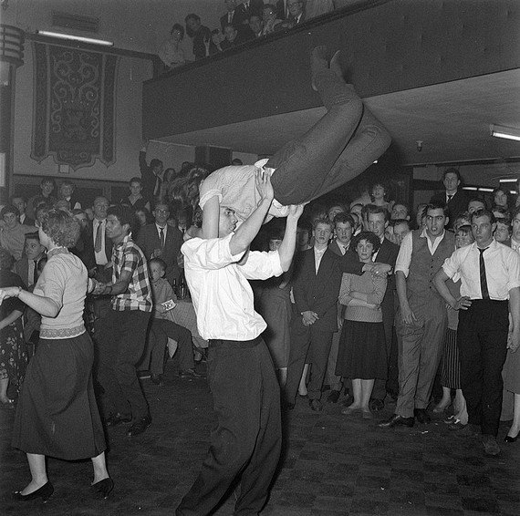 Amazing dance moves at 1950s Rockabilly Clothing UK dance Amazing dance moves at 1950s Rockabilly Clothing UK dance