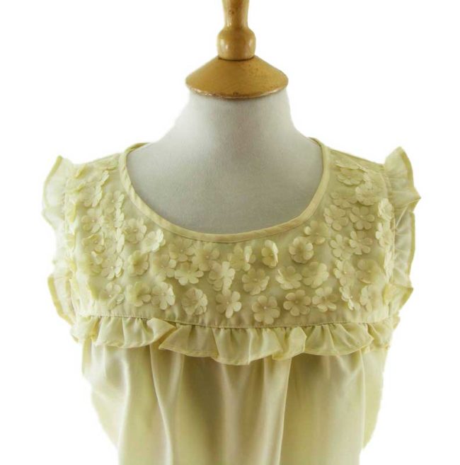 Close-up-of-70s-Floral-Applique-Pale-Yellow-Sleeveless-Blouse