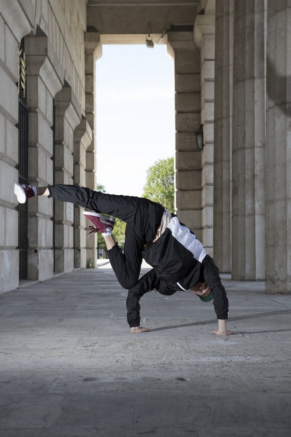 90s shell suit fancy dress-Man break dancing