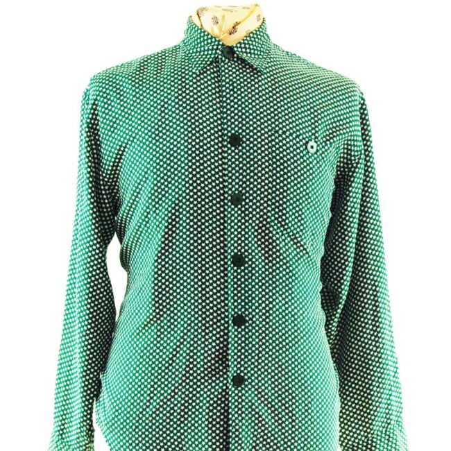 close up of 80s Womens Green Star Print Silk Shirt