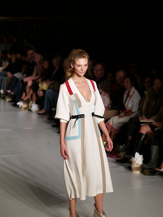 Fabiana Semprebo models mid length Cynthia Rowley dress Fabiana Semprebo models mid length Cynthia Rowley dress