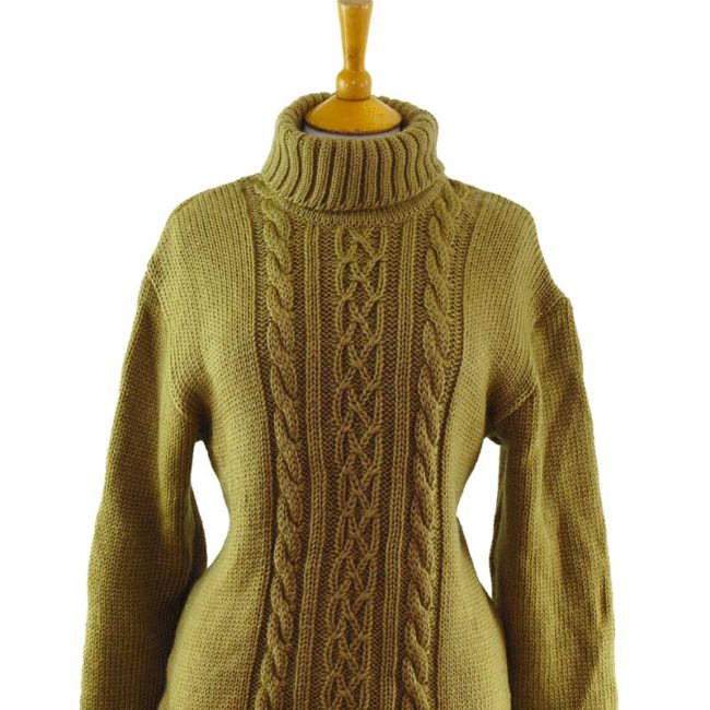 close up of 80s Thick Beige Winter Jumper