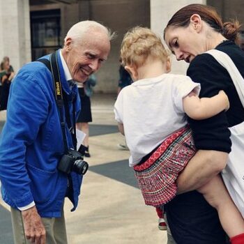 chore jacket UK -Bill Cunningham in his French work jacket at Fashion Week, photographed-by Jiyang Chen