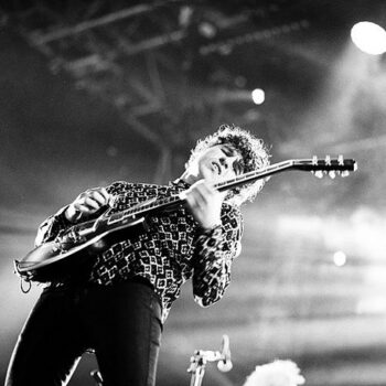 90s men’s shirts - The Kooks onstage