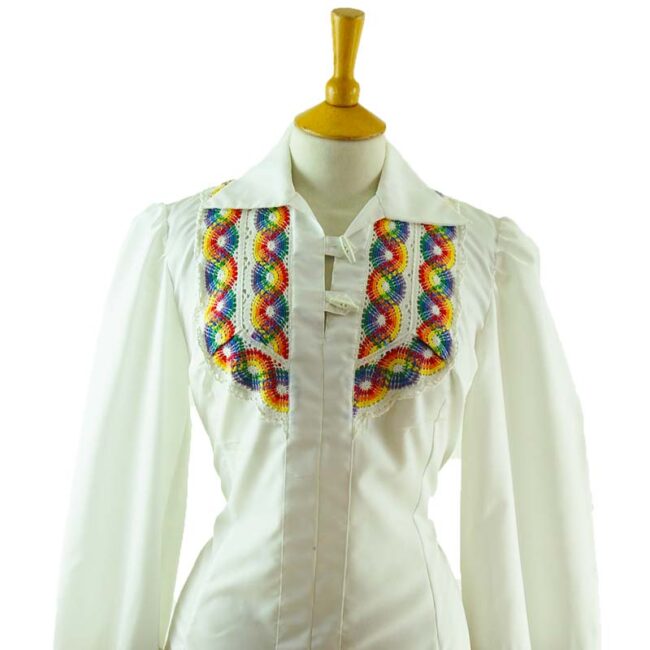 close up of 70s White Rainbow Embroidery Blouse