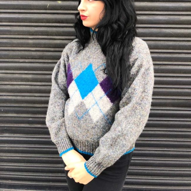 close up of 90s Vintage Grey Grunge Jumper