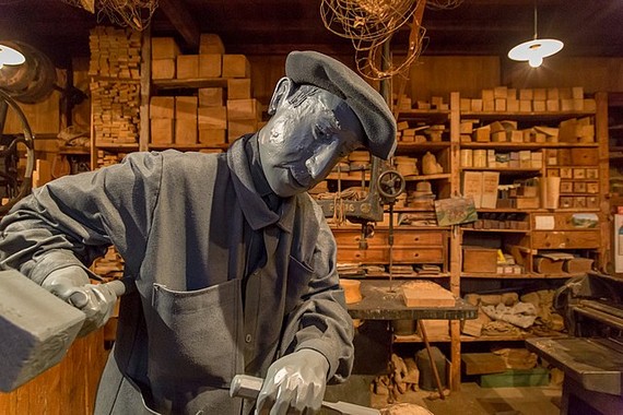 reconstruction of the formwork workshop founded in 1880 by Hyacinthe Moureau reconstruction of the formwork workshop founded in 1880 by Hyacinthe Moureau