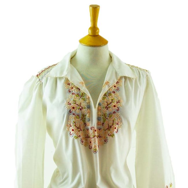 close up of 70s White Floral Peasant Blouse