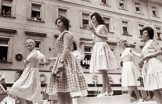 1960s fashion dresses