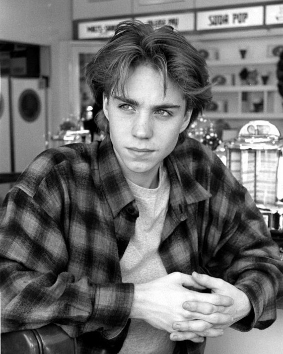 Jonathan Brandis, 1993 in a Ventura Blvd diner in Los Angelesi Jonathan Brandis, 1993 in a Ventura Blvd diner in Los Angelesi